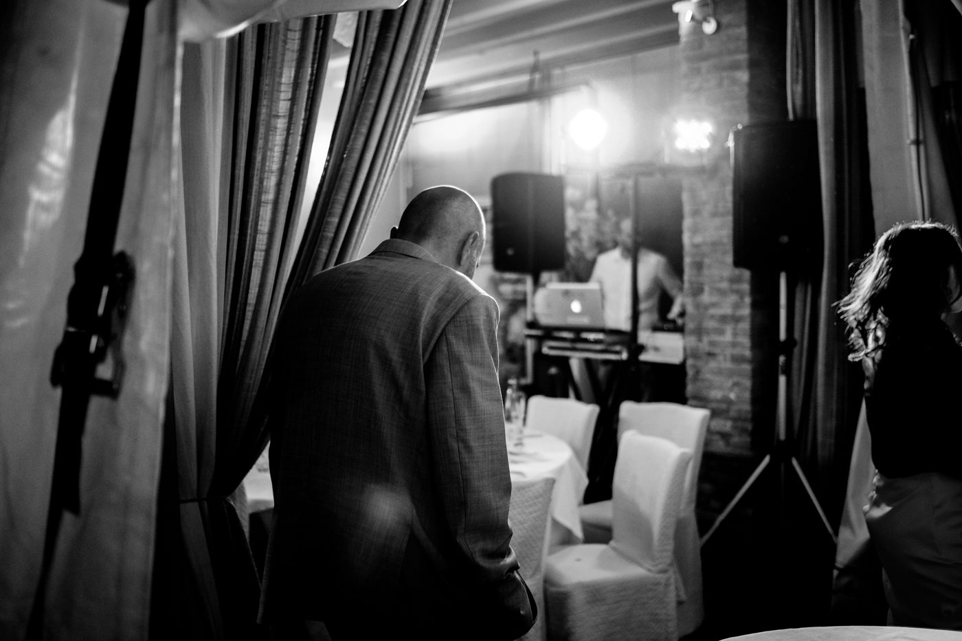 nonno con luci da ballo