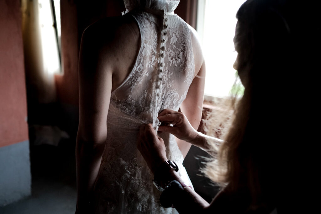 sarta abbottona abito da sposa
