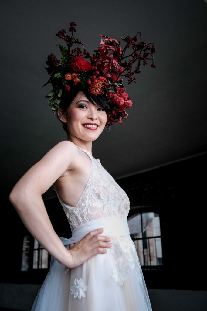 sposa asiatica sorride