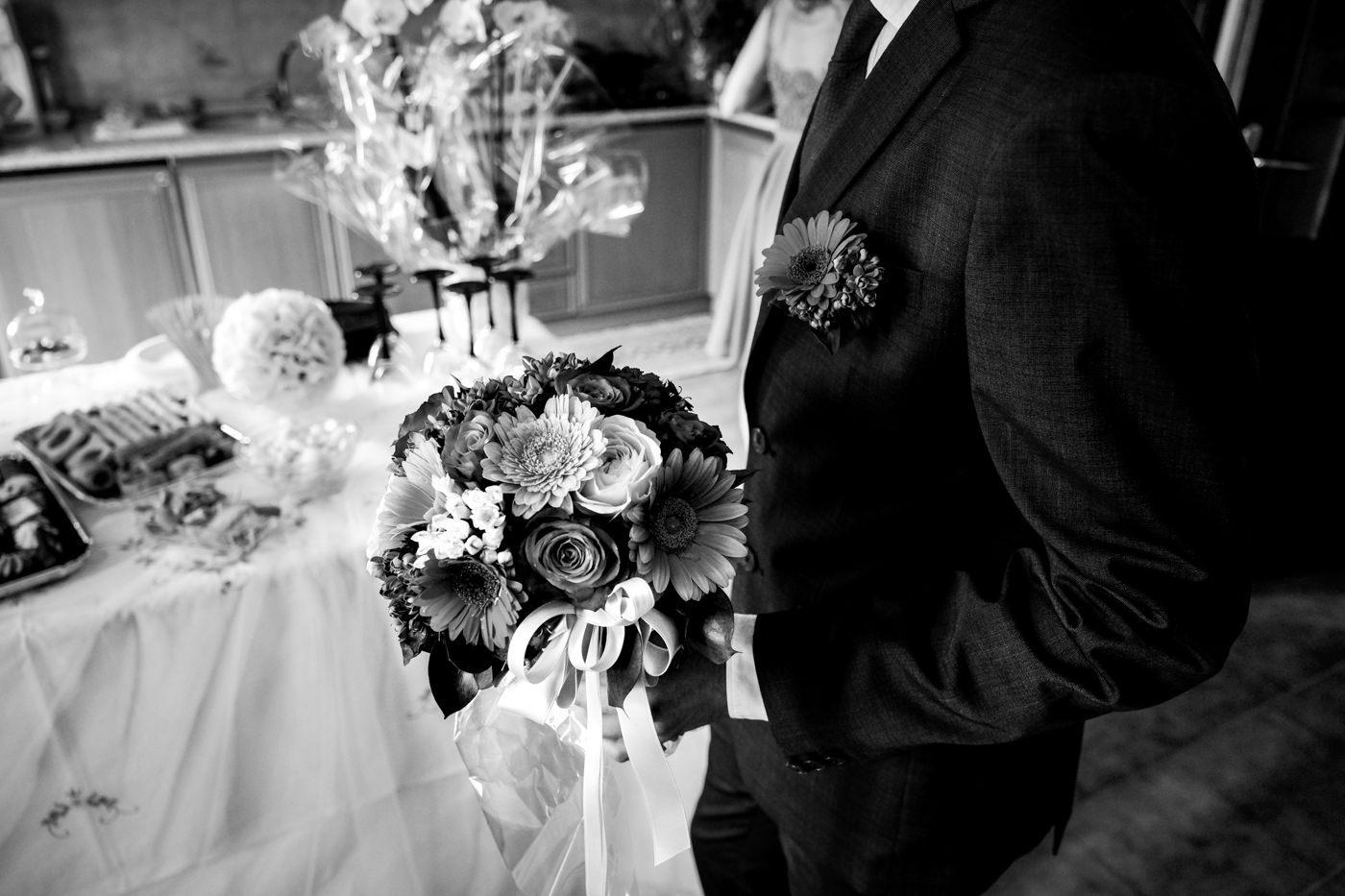 bouquet e abito da sposo