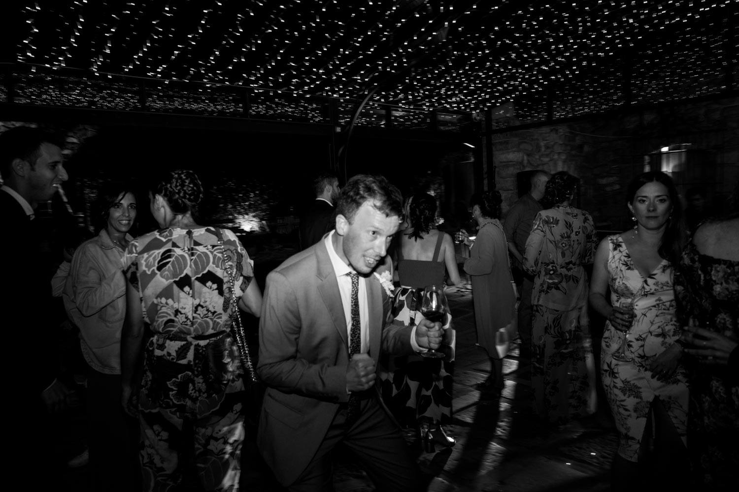 E' molto timida e riservata e questo me l'aveva premesso, cerco quindi di non essere minimamente invadente e di ricordare che sono lì perché lei me l'ha concesso.