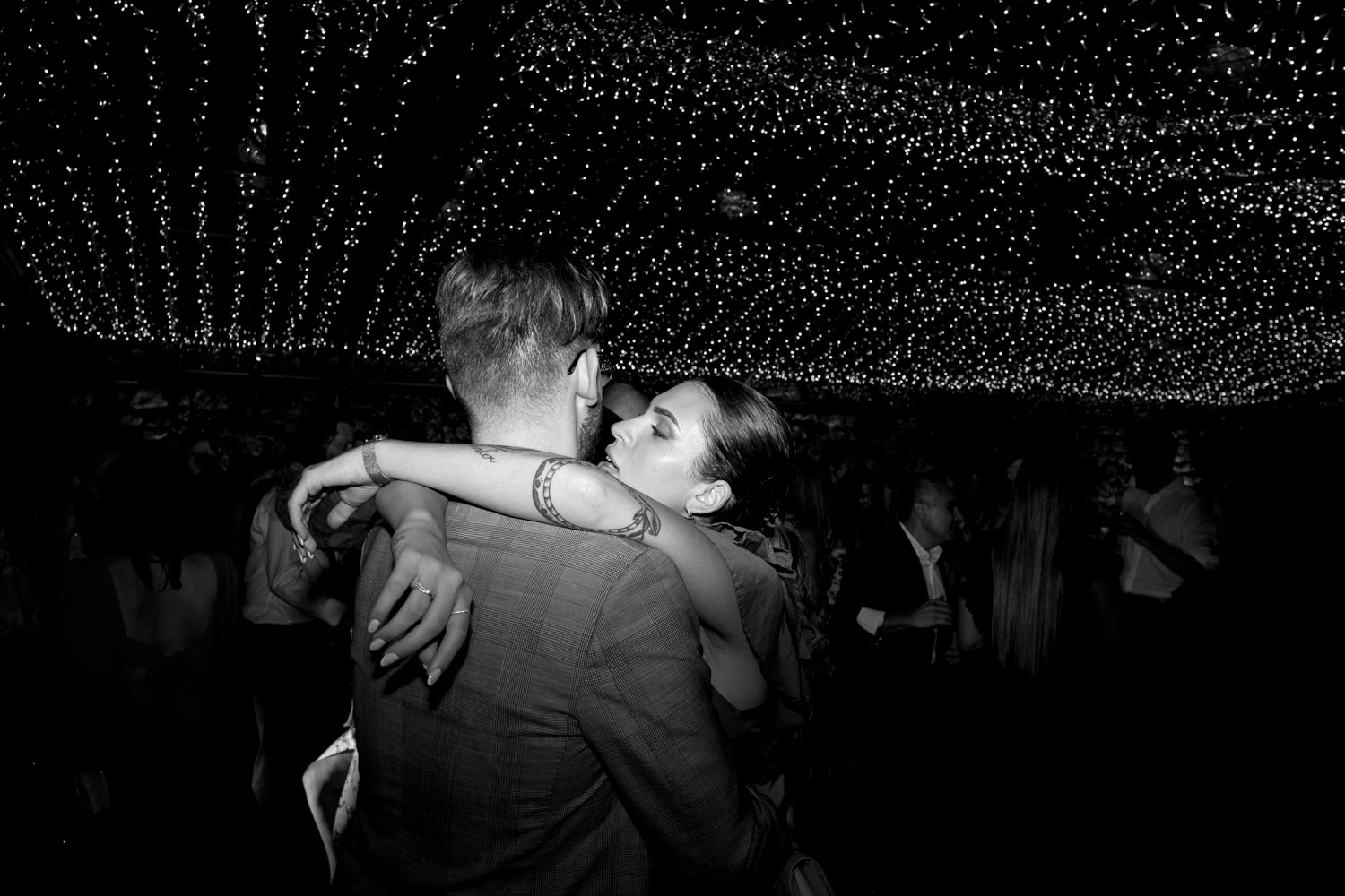 E' molto timida e riservata e questo me l'aveva premesso, cerco quindi di non essere minimamente invadente e di ricordare che sono lì perché lei me l'ha concesso.