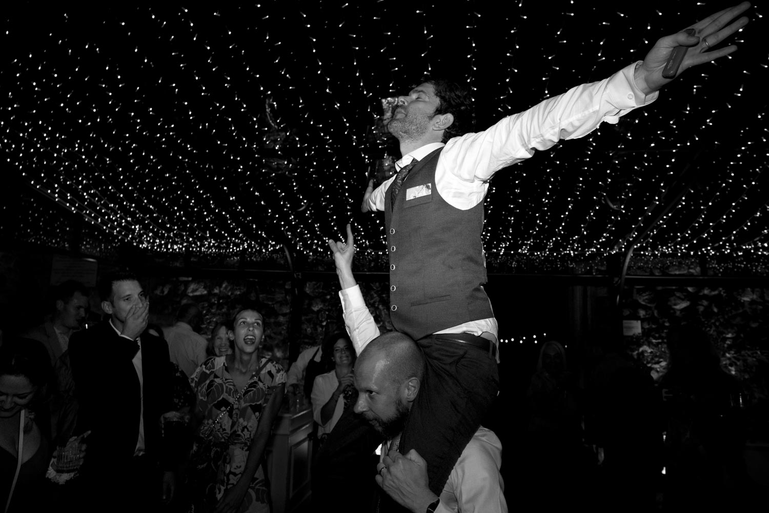 E' molto timida e riservata e questo me l'aveva premesso, cerco quindi di non essere minimamente invadente e di ricordare che sono lì perché lei me l'ha concesso.