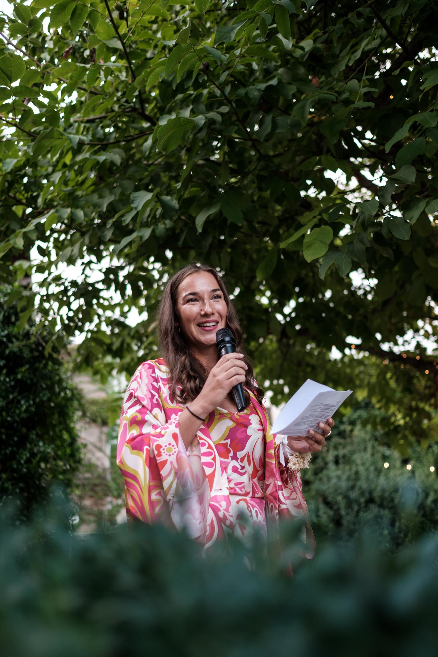 E' molto timida e riservata e questo me l'aveva premesso, cerco quindi di non essere minimamente invadente e di ricordare che sono lì perché lei me l'ha concesso.