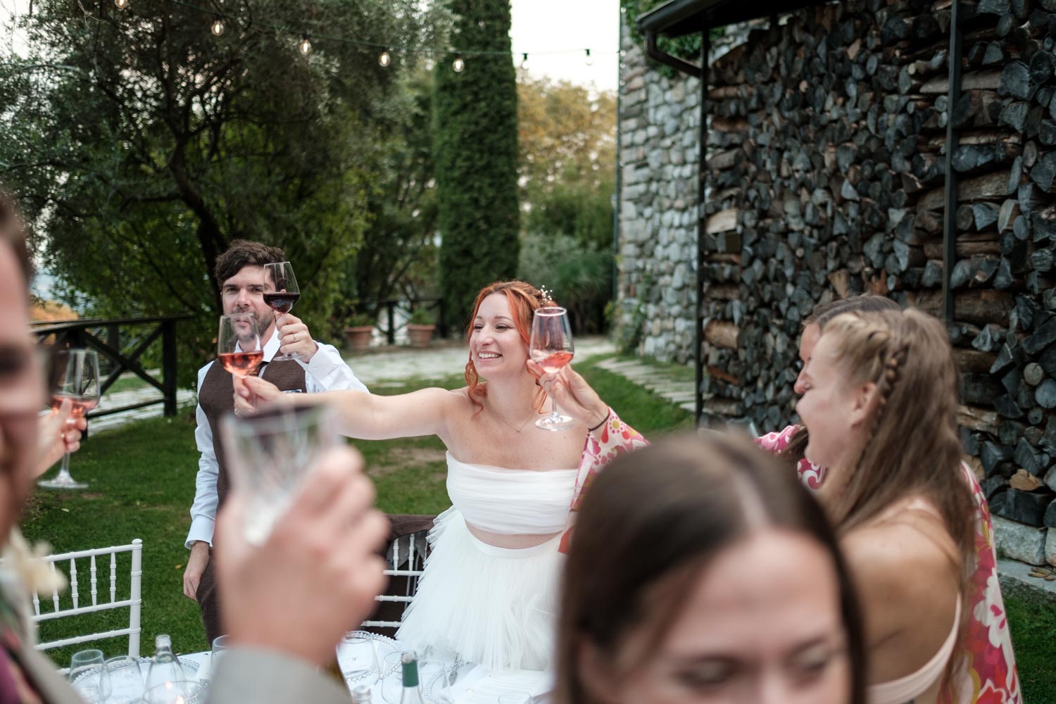 E' molto timida e riservata e questo me l'aveva premesso, cerco quindi di non essere minimamente invadente e di ricordare che sono lì perché lei me l'ha concesso.