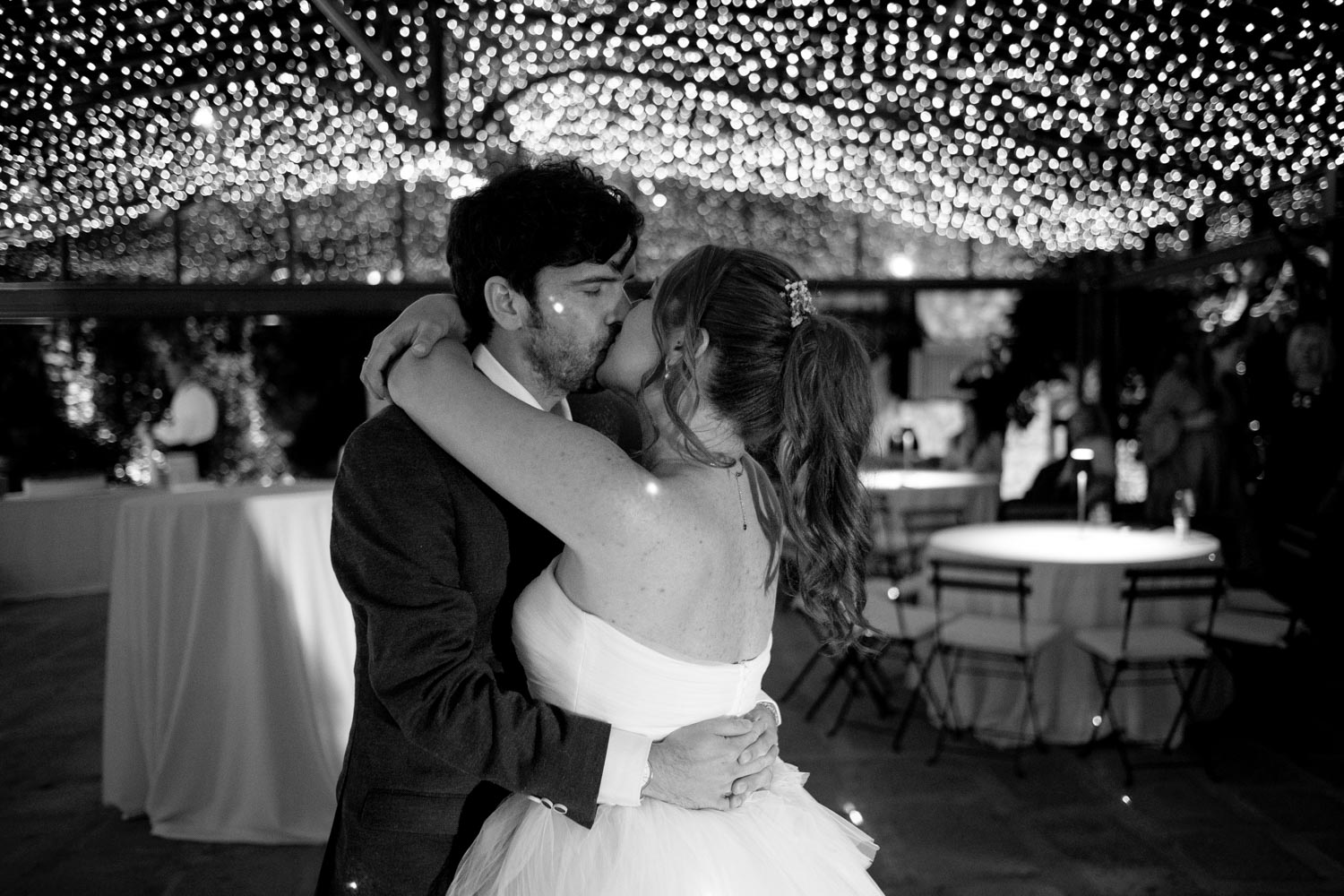 E' molto timida e riservata e questo me l'aveva premesso, cerco quindi di non essere minimamente invadente e di ricordare che sono lì perché lei me l'ha concesso.