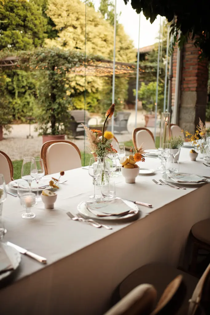 Matrimonio a Villa Calini, Coccaglio, Franciacorta – la tavola apparecchiata sotto il pergolato